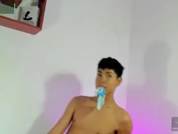 Chaturbate Best live sex cam show of logantwink18