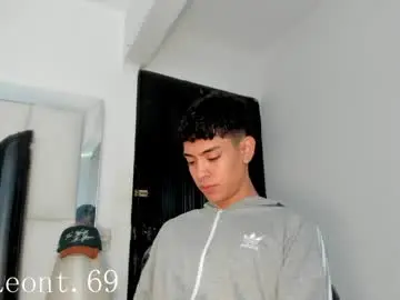 Chaturbate Sex Chat of logantwink18