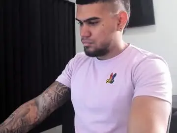 Chaturbate Live Porn of aaronhunter__