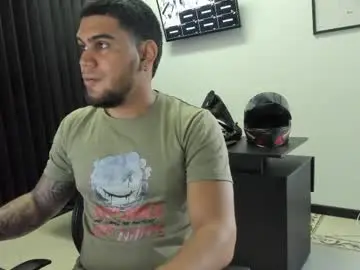 Chaturbate Live Sex Cam of aaronhunter__