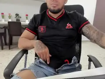 Chaturbate Live Sex Cam of aaronhunter__