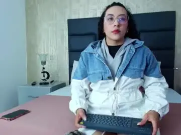 Chaturbate Live Sex Cam of alehia_cute