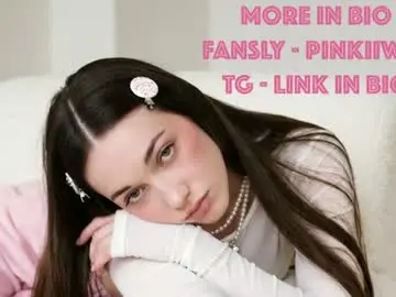 Chaturbate Live Sex Cam of avelineee