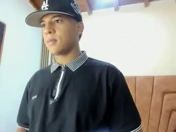 Chaturbate Live Sex Cam of mathy_robert