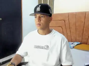 Chaturbate Adult Video Chat of mathy_robert