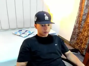 Chaturbate Live Sex Cam of mathy_robert