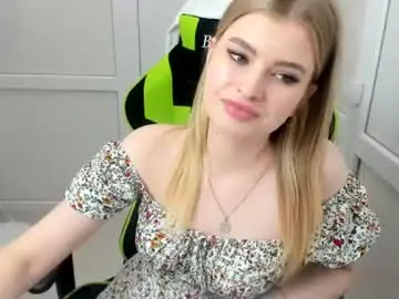 Chaturbate Adult Video Chat of avelinerose