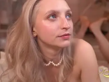 Chaturbate Live Sex Cam of marylunamay
