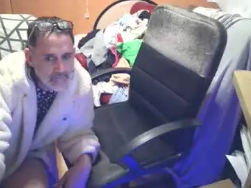 Chaturbate Live Porn of patricktwinslutgirl