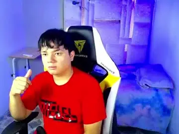 Chaturbate Live Sex Cam of tommy_cotton
