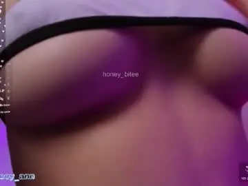 Chaturbate Live Sex Cam of honey_bitee
