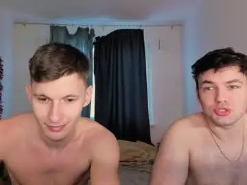 Chaturbate Live Sex Cam of kevin_hornyyy