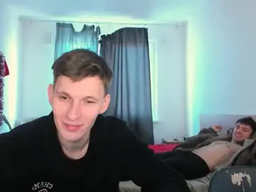 Chaturbate Live Sex Cam of kevin_hornyyy