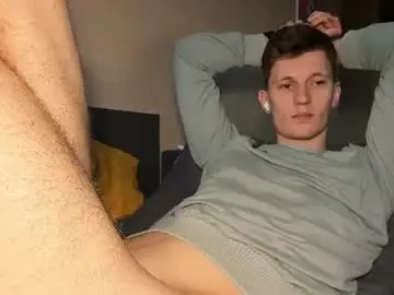 Chaturbate Live Sex Cam of kevin_hornyyy