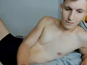 Chaturbate Live Sex Cam of kevin_hornyyy