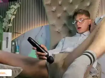 Chaturbate Adult Video Chat of robbinblaze
