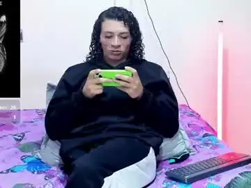 Chaturbate Live Sex Cam of louise_22cm