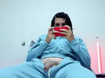 Chaturbate Live Porn of louise_22cm