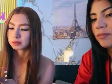 Chaturbate Live Sex Cam of curvy_and_petite11_aws