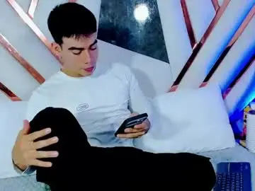 Chaturbate Live Porn of mrs_boy20