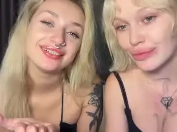 Chaturbate Live Sex Cam of golden_alinee