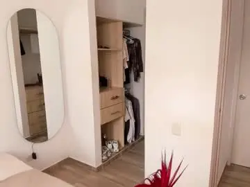 Chaturbate Live Sex Cam of rose_sscott