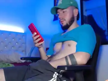 Chaturbate Adult Webcam of kevinsantiag0