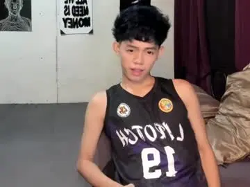Chaturbate Live Sex Cam of kianhot_twink