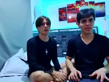 Chaturbate Live Sex Cam of alex_and_fabian