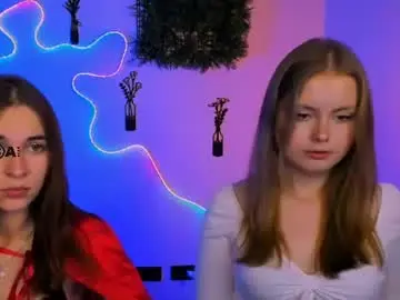 Chaturbate Live Sex Cam of helena_so_shyy