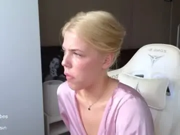 Chaturbate Live Sex Cam of maya_blonde18