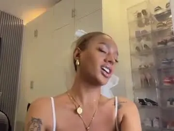 Chaturbate Live Sex Cam of xmonstrouscockivy