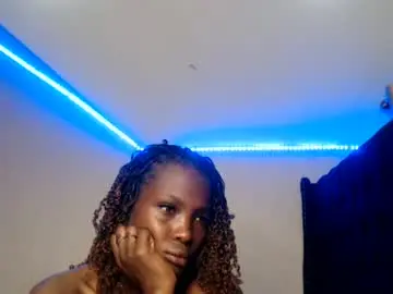 Chaturbate Live Sex Cam of essy_hero