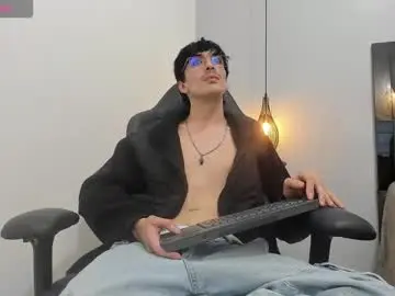 Chaturbate Live Sex Cam of alex_briight