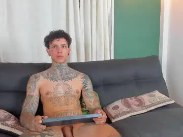 Chaturbate Nude Webcam of aron_ford