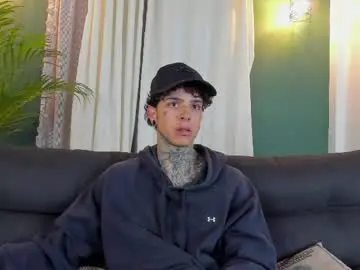 Chaturbate Free Live Porn of aron_ford