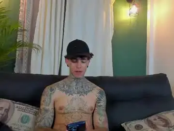 Chaturbate Live Sex Cam of aron_ford