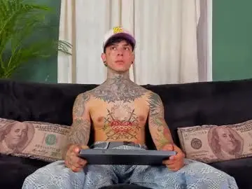 Chaturbate Sex Cam of aron_ford