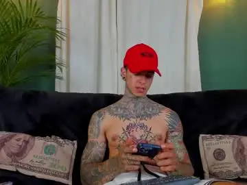 Chaturbate Nude Webcam of aron_ford