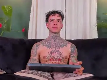 Chaturbate Sex Cam of aron_ford