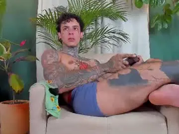 Chaturbate Live Sex Cam of aron_ford