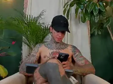 Chaturbate Watch Live Sex Cams of aron_ford