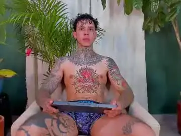 Chaturbate Live Sex Cam of aron_ford