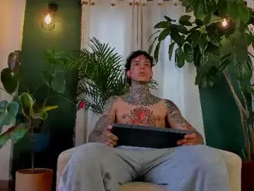 Chaturbate Sex Cam of aron_ford