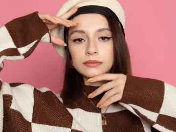 Cherry Watch Live Sex Cams of hazel7