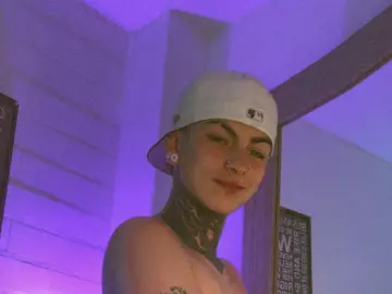 Imlive Free Live Porn of AdamsWalker69