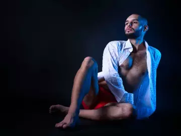 Imlive Private Sex Chat of GuesssWhoo24