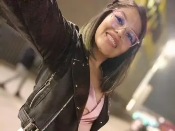 Imlive Watch Live Sex Cams of ValeryMoonsX