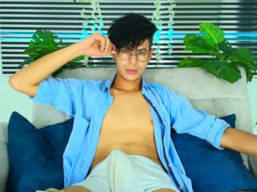 Livejasmin Free Porn Cam of ThiagoSaenns