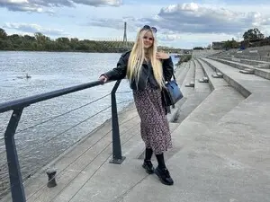 Myfreecams Sex Cam of white_choco